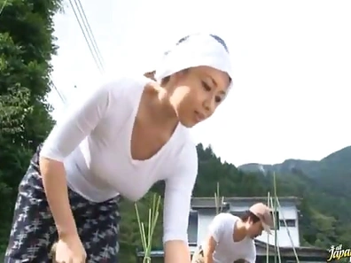 Sexy MILF Yumi Kazama Takes Him Hard Outdoors in Full View