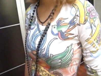 Seductive Japanese Star Aika Takes Every Drop in Her Mouth