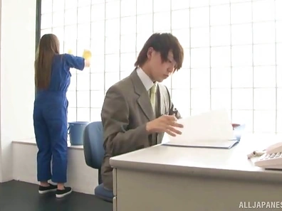 Hungry Japanese Maid Gives Mind-Bending Blowjob To Boss In The Office