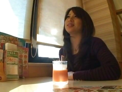 Sexy Stranger Ren Mukai Gives Blowjob Thrills in Taxi Ride