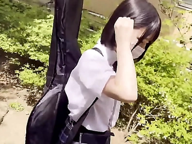https://x.gd/pJdnc She plays guitar in the light music club and is very petite, standing at 143 cm tall! We decided to blindfold Kana-chan and play pranks on her.