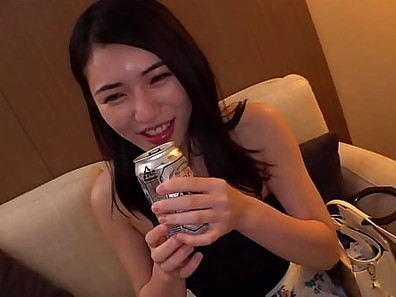 Aya, 23 years old, beauty advisor, part 1: Sexy date, the very glamorous "Aya" is here! She has even hit on a guy she found at a bar in the past! She's got a lot of pheromones, and we fucked!