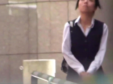 Hidden Cam Shows Thief Getting Seduced by Curvy Japanese Woman Instead