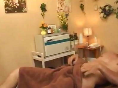 Seductive Big-Assed Japanese MILF Jerking Off Cock Before Hot Fuck Fest