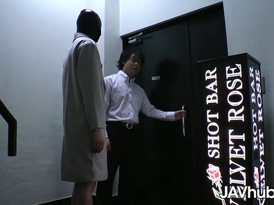 Sizzling Airi Miyazaki Tempts Bartender into a Passionate Fuck Fest
