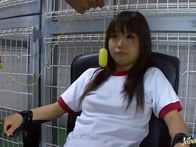 Shizuku Hasegawa gets down to kinky business!