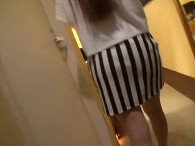 Amateur hottie enjoys sucking on a huge meaty pole