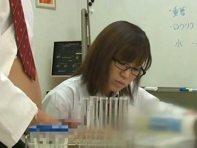 Science nerd teen gets creampied during her experiment