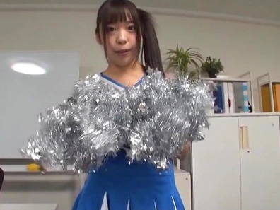 Sakisaka Karen ,pleasures a bulging shaft