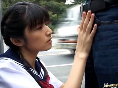 Kazuha Mizumori gives hot blowjob!