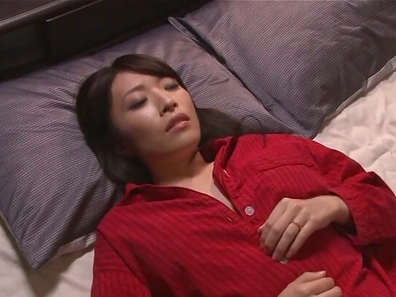 Sex-starved mature lady Mari Suzumiya masturbates her horny pussy