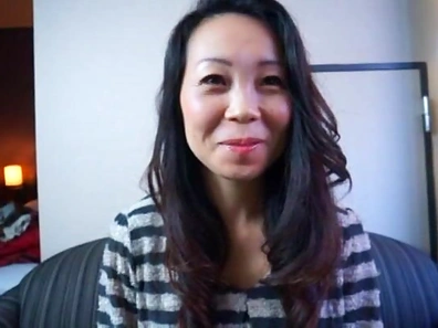 Hot Asian lassie enjoying some hand work adventure