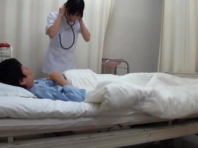 Amateur Japanese nurse gives head at work