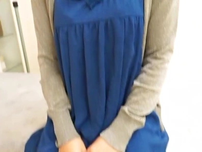 Japanese mature gives handjob in steamy manner